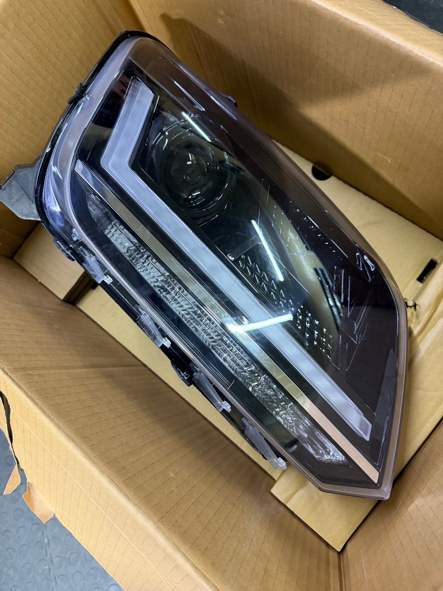 VW Amarok Osram Headlight set