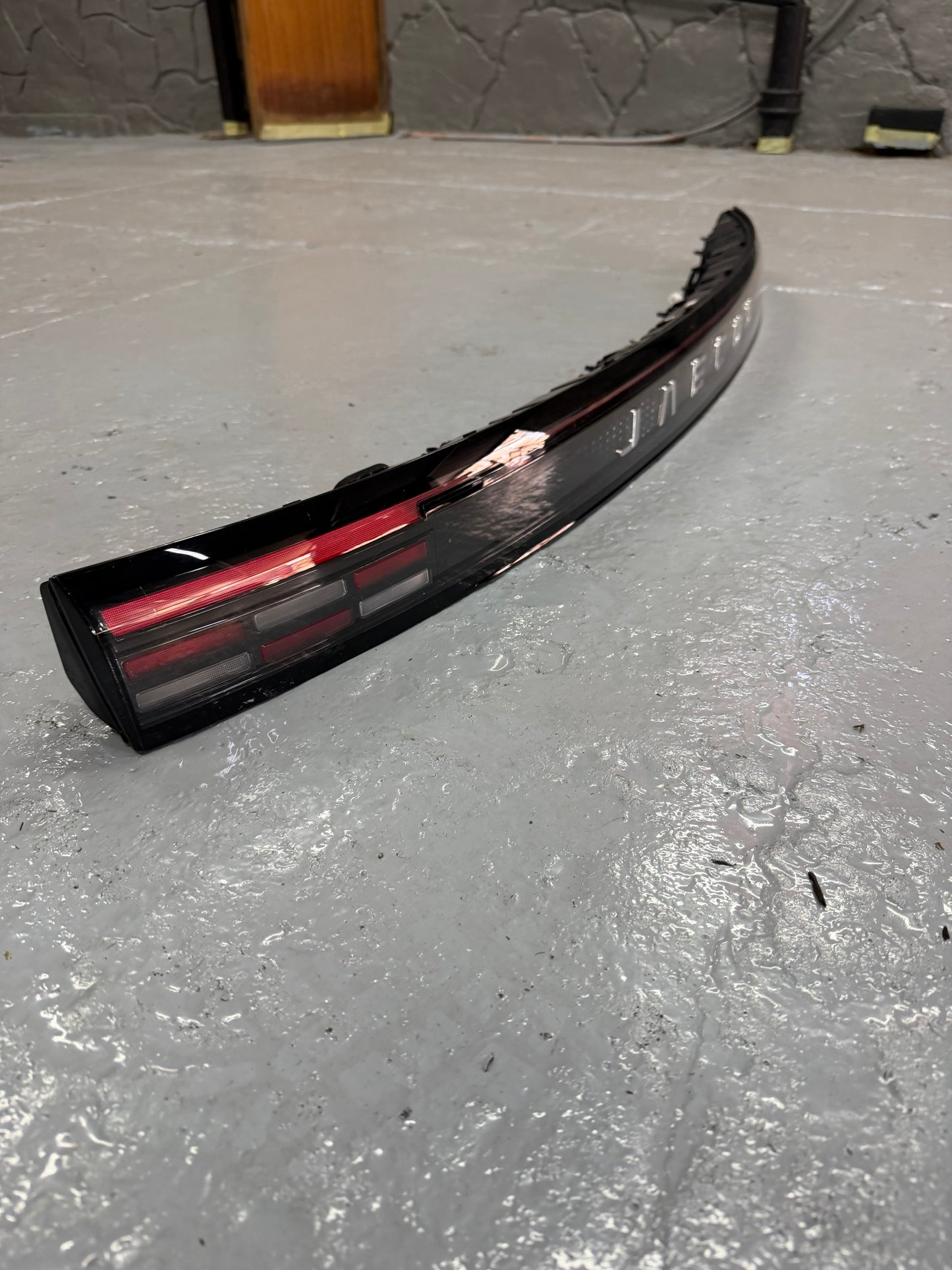 Jaecoo J7 Center brake light