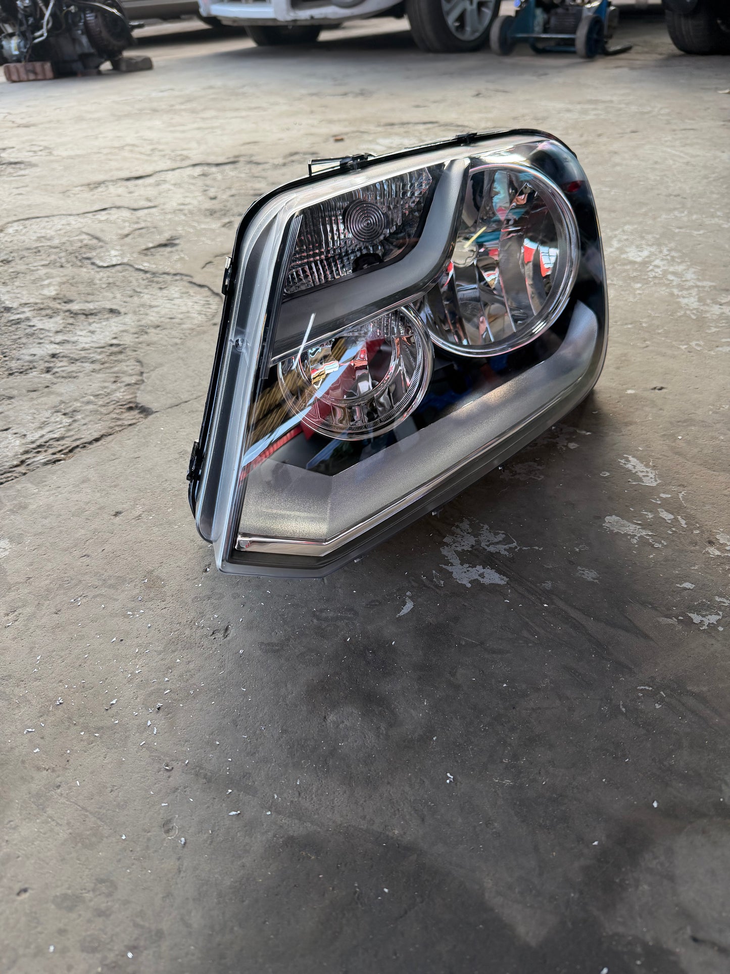 Vw Amarok Headlamp 2010-